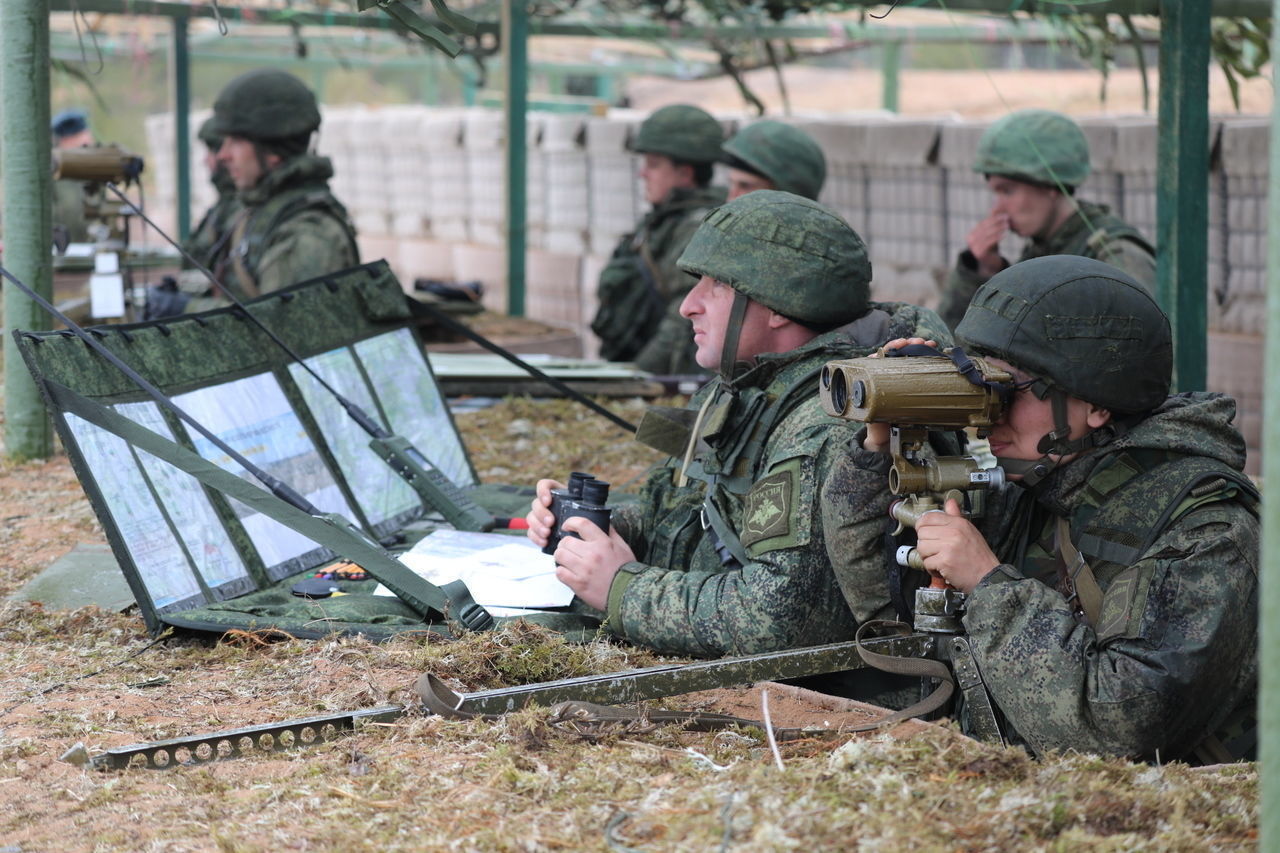 Учение русские. Военные учения. Учения в армии. Разведывательные военный комплексы. Военные наблюдательные приборы.